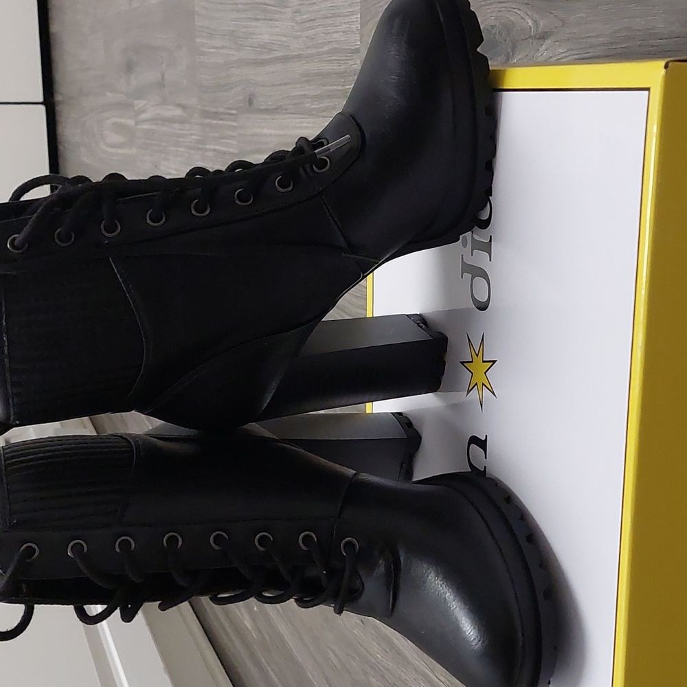 !! NEW!! SEVEN DIALS BOOTIE,  STYLE HUGO, BLACK/SMOOTH SIZE 6.5